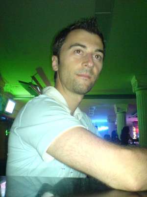 Asching / Er sucht Sie / halikarnas77