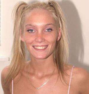 Gampelen / Sie sucht Ihn / Nora26