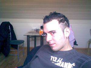 Feld / Er sucht Sie / Houser24