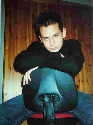 Kroppen / Er sucht Sie / BabyBoi1988