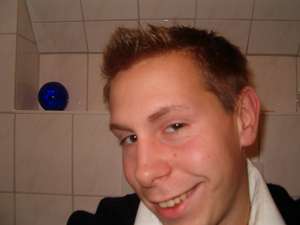 Halten / Er sucht Sie / Buschi84