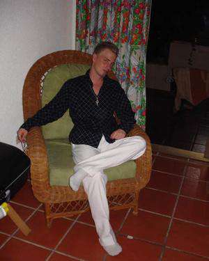 Winkel / Er sucht Sie / teinny_timy