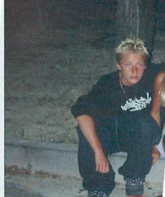Negenharrie / Er sucht Sie / Cris
