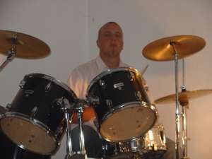 Frickenhausen a.Main, M / Er sucht Sie / drummsingel11