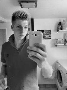 Fall / Er sucht Sie / Bruceeddy91