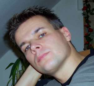 Auffang / Er sucht Sie / Darkvoises