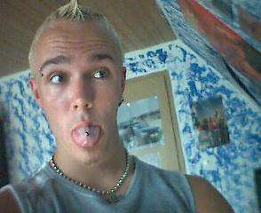Lupfig / Er sucht Sie / ChazyChaz20