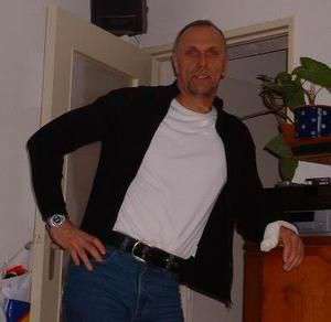 Niederhofen / Er sucht Sie / Moecker