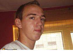 Kleinhart / Er sucht Sie / 18Andre18