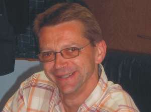 Hellsau / Er sucht Sie / tfus67