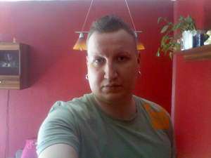 Hellsau / Er sucht Sie / themaschine1