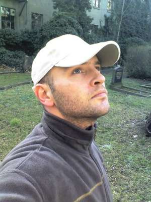 Porrau / Er sucht Sie / Freelander1