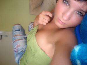 Hamburg / Sie sucht Ihn / blodygirl01