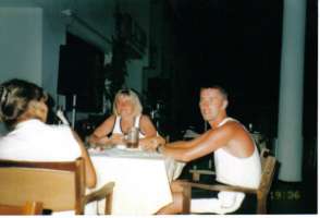Otelfingen / Er sucht Sie / naga_we