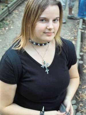 Neu Poserin / Sie sucht Ihn / laugisue